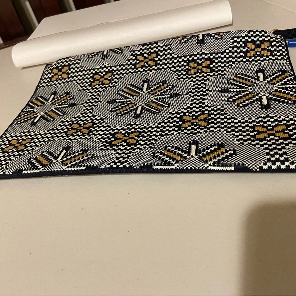 NWT Rothy's essential pouch - Picture 8 of 11